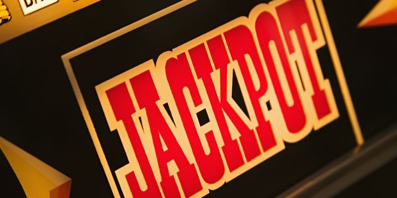 A simplified chart shows growth patterns in the How jackpot slots calculate prize pools system